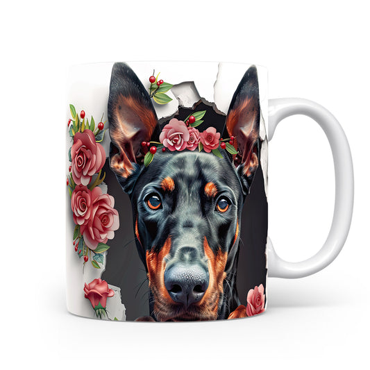 Hrnek s dobermanem a květinovou korunou