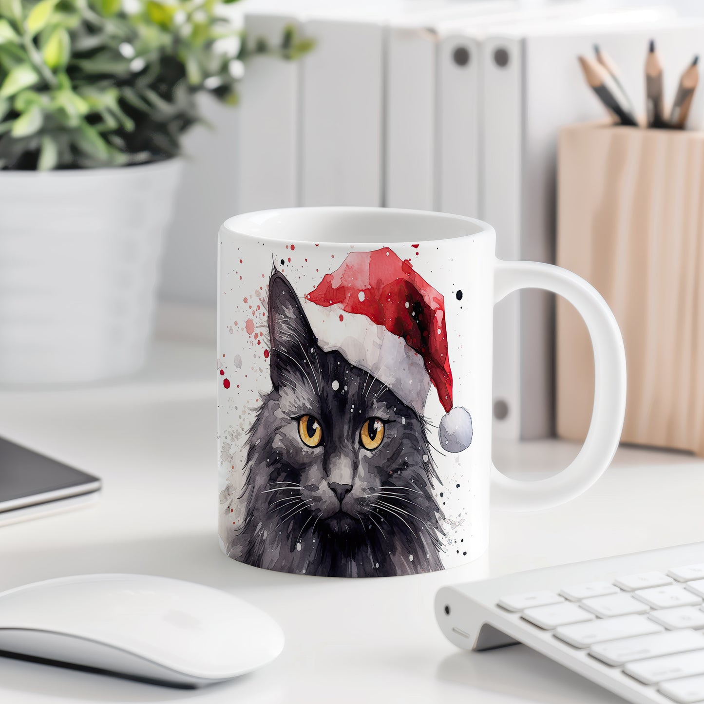 Hrnek se černou kočkou v čepici Santa