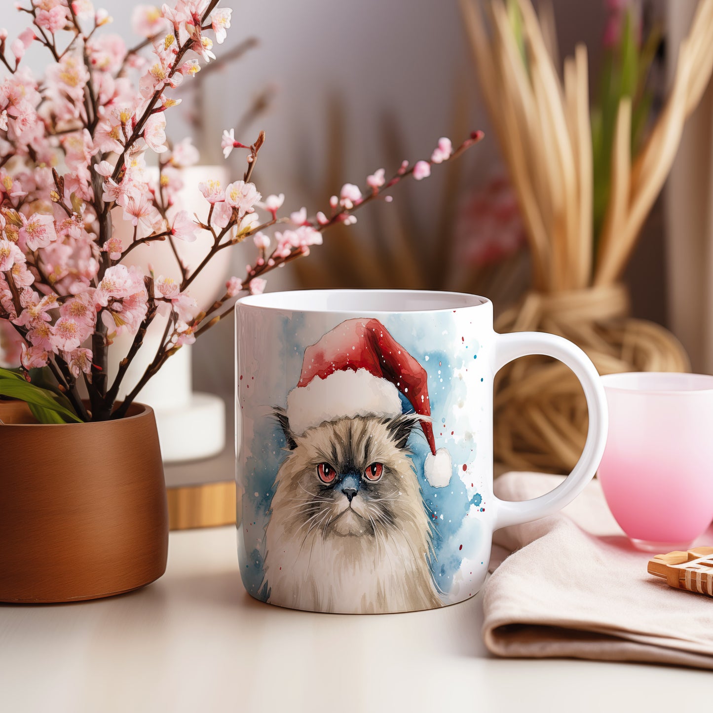 Hrnek s kočkou v čepici Santa – roztomilým motivem