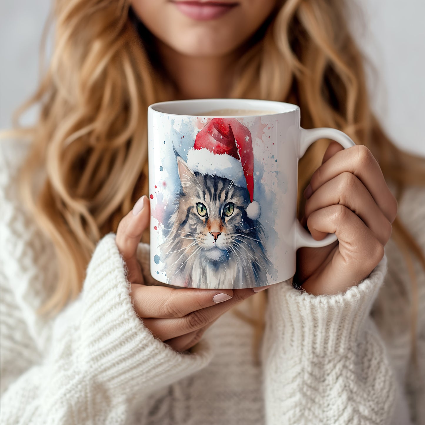 Hrnek s kočkou v čepici Santa – modrými detaily
