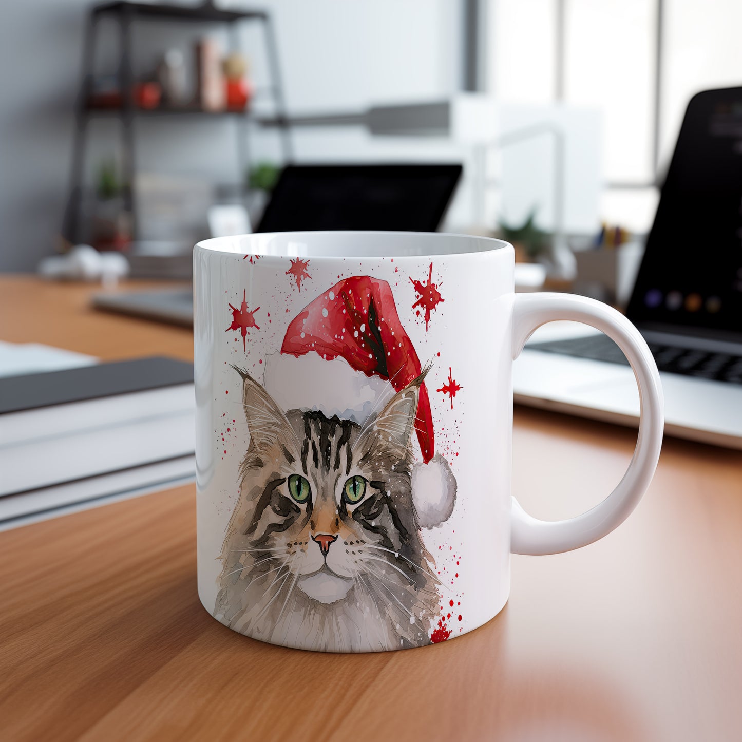 Hrnek s kočkou v čepici Santa Claus