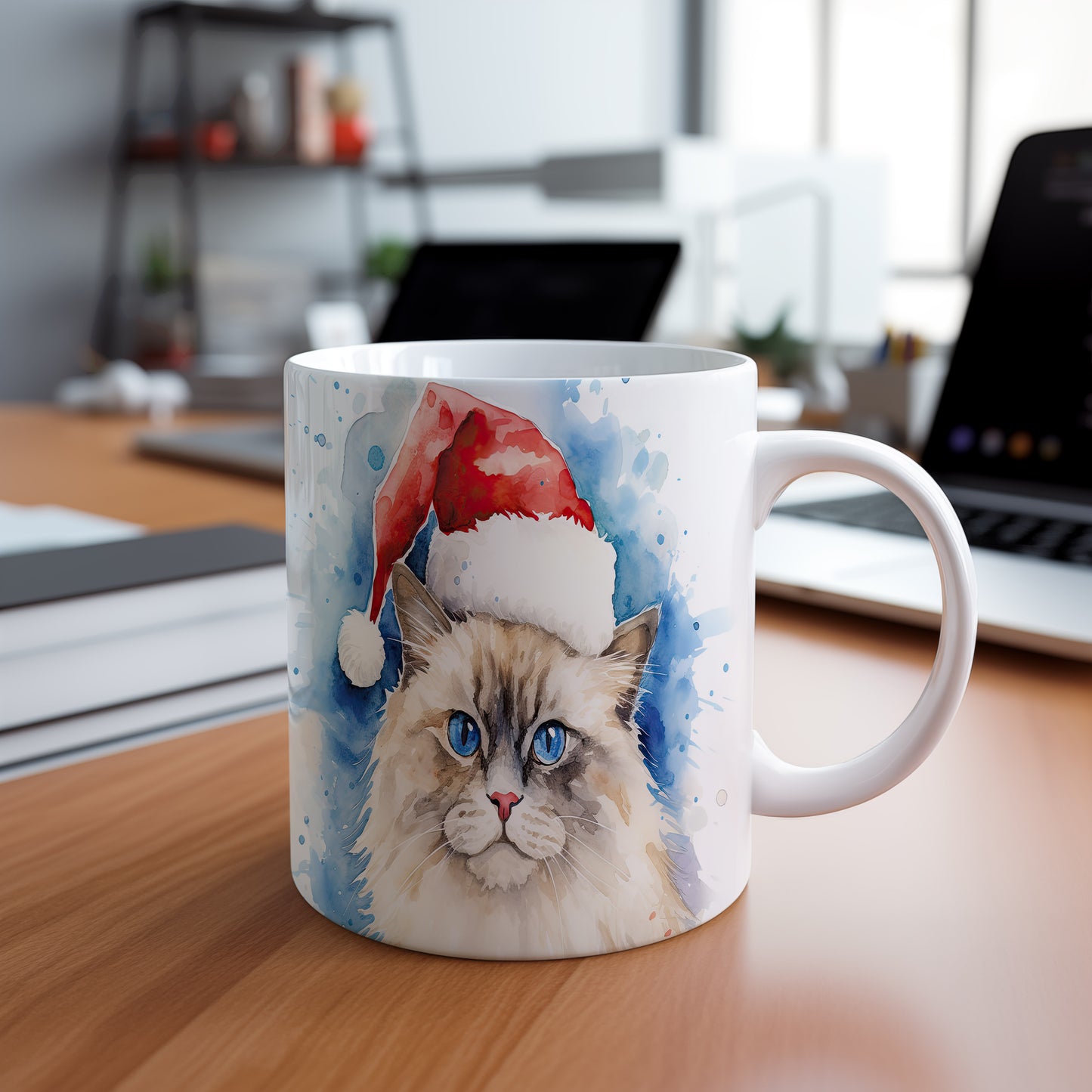 Hrnek s kočkou v santa klobouku – roztomilým motivem