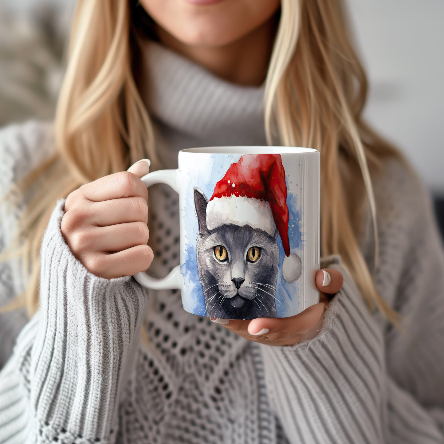 Hrnek s kočkou v čepici Santa Claus – roztomilým motivem
