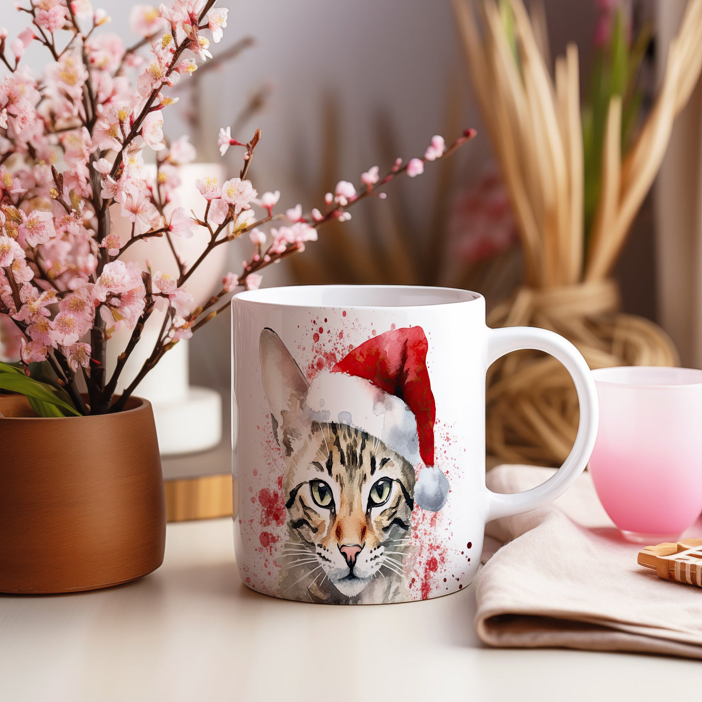 Hrnek s kočkou v čepici Santa – stylovým zpracováním