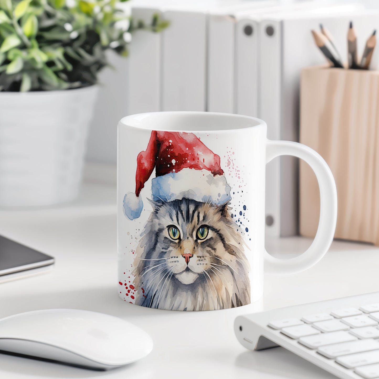 Hrnek s kočkou v čepici Santa Claus – černobílým motivem
