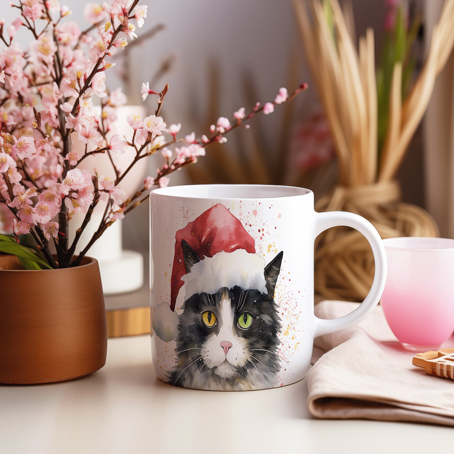 Hrnek s kočkou v Santa čepici – roztomilá digitální ilustrace