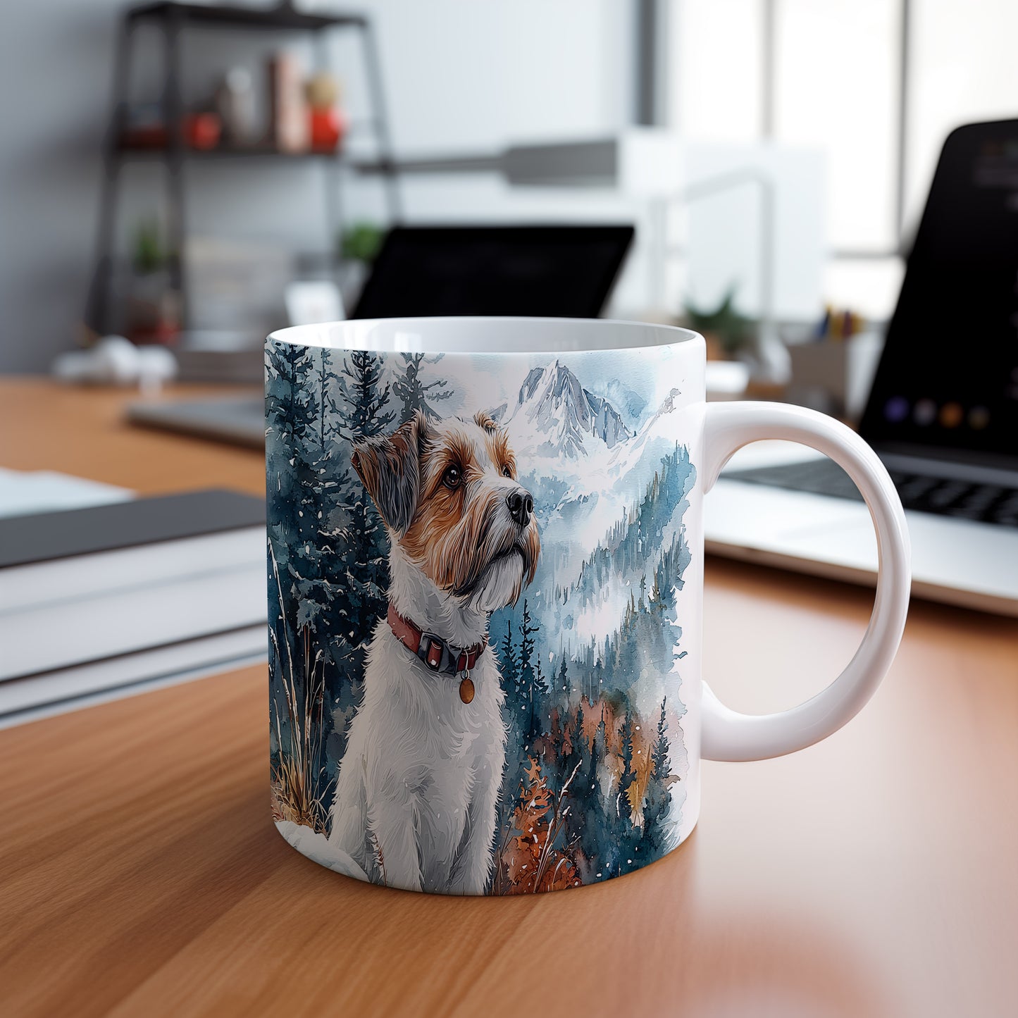 Hrnek s Jack russell teriérem v horské krajině