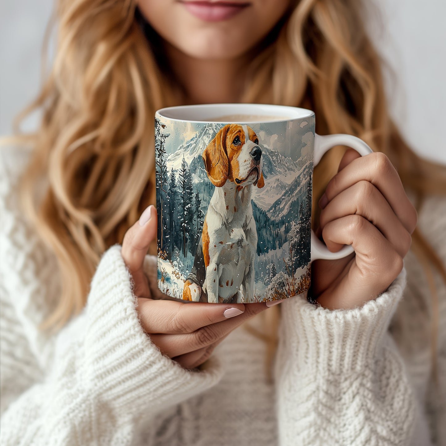 Hrnek s beagle psem v horské krajině