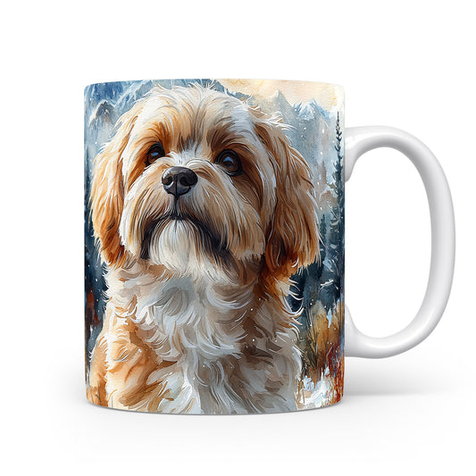 Hrnek s roztomilým Shih tzu v přírodě