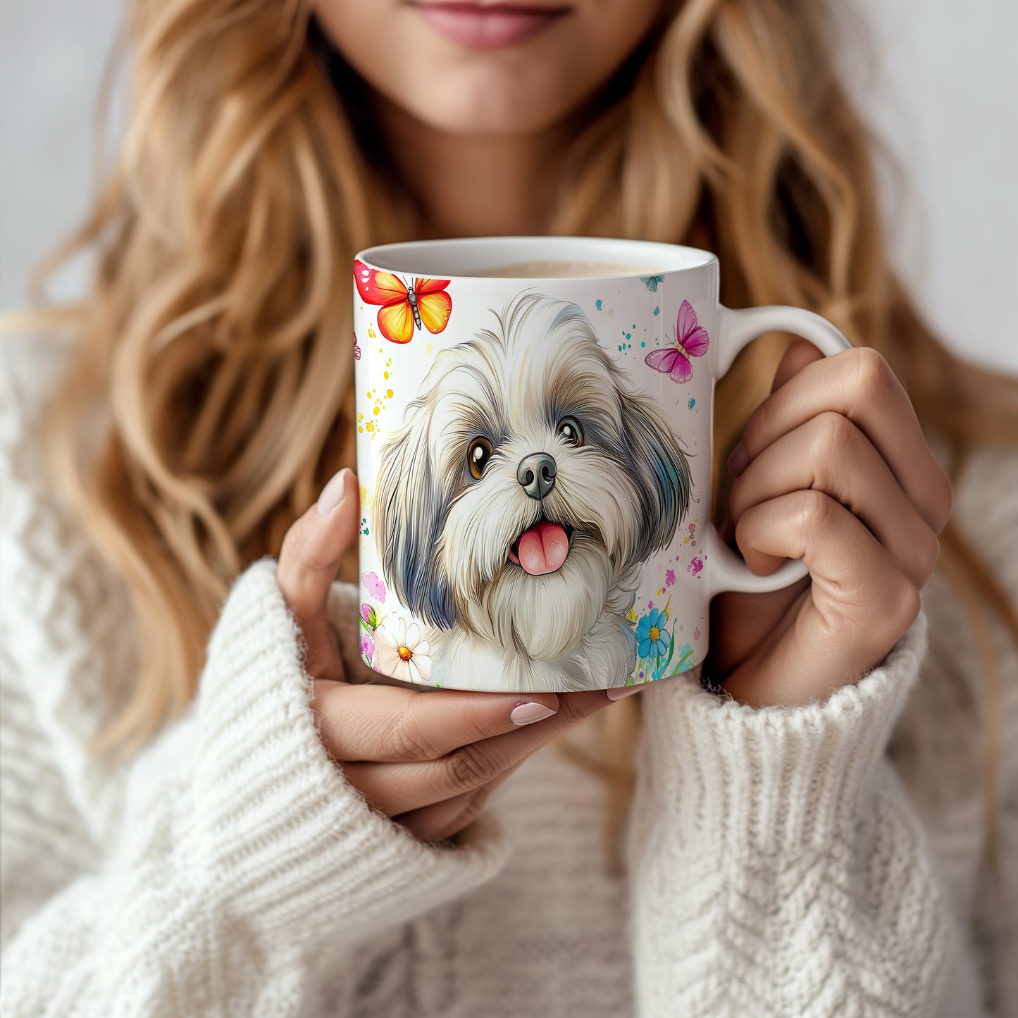 Hrnek s roztomilým shih tzu a květinami v veselých tónech