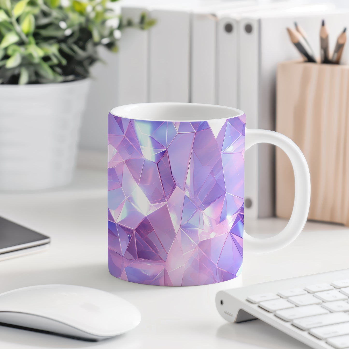 Hrnek s krystalickou mozaikou v fialových a růžových tónech a 3D efektem