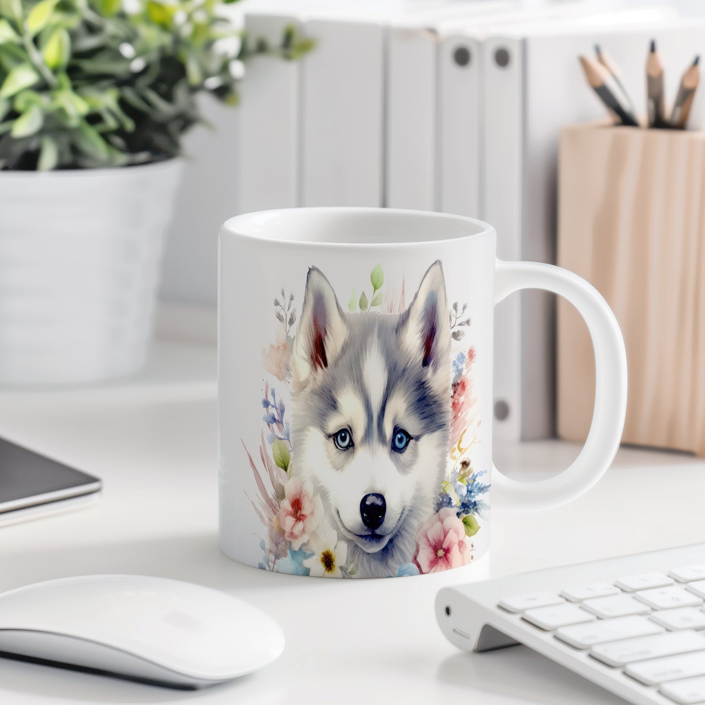 Hrnek s huskym a květinami