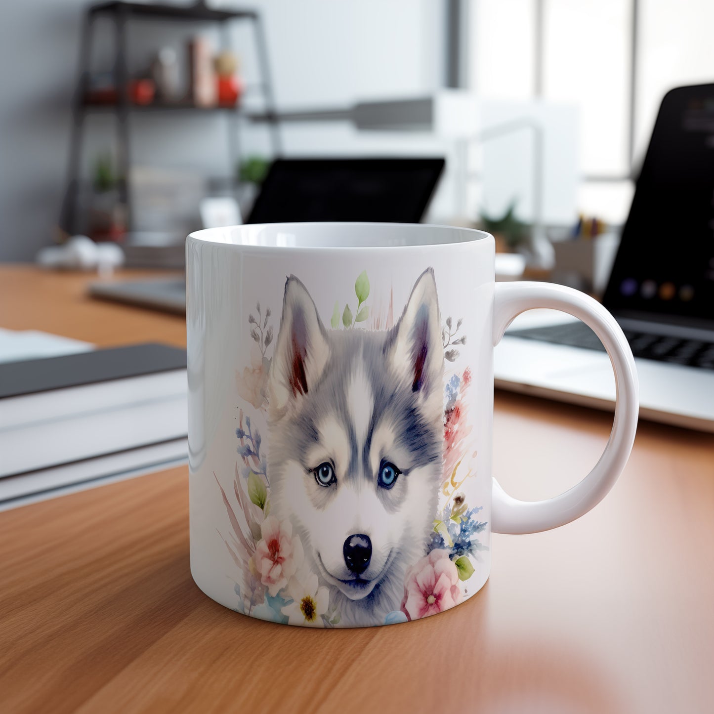 Hrnek s huskym a květinami