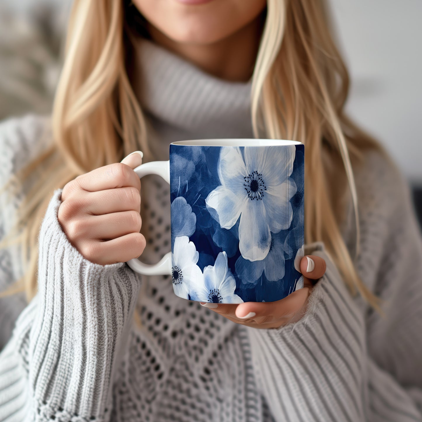 Hrnek s modrými květy - elegantní design pro každodenní používání