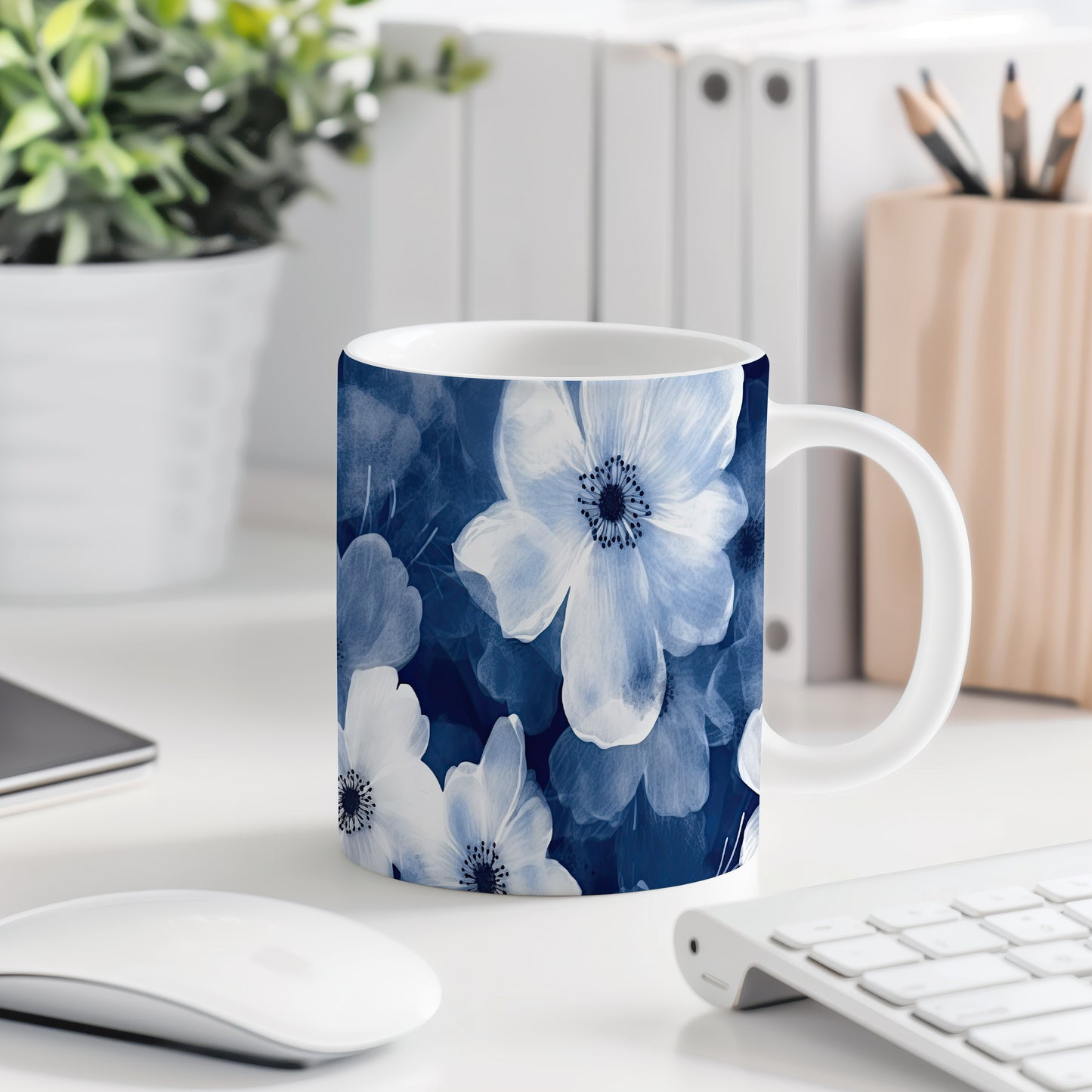 Hrnek s modrými květy - elegantní design pro každodenní používání