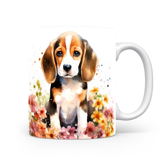 Hrnek s roztomilým štěnětem plemene beagle a květinami