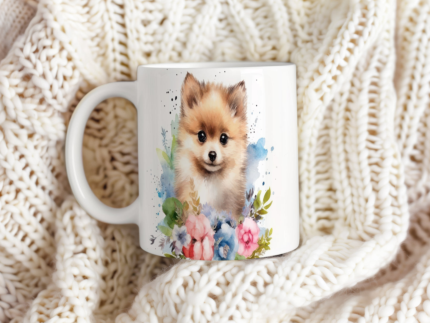 Hrnek s roztomilým pomeranianem a květinovým vzorem