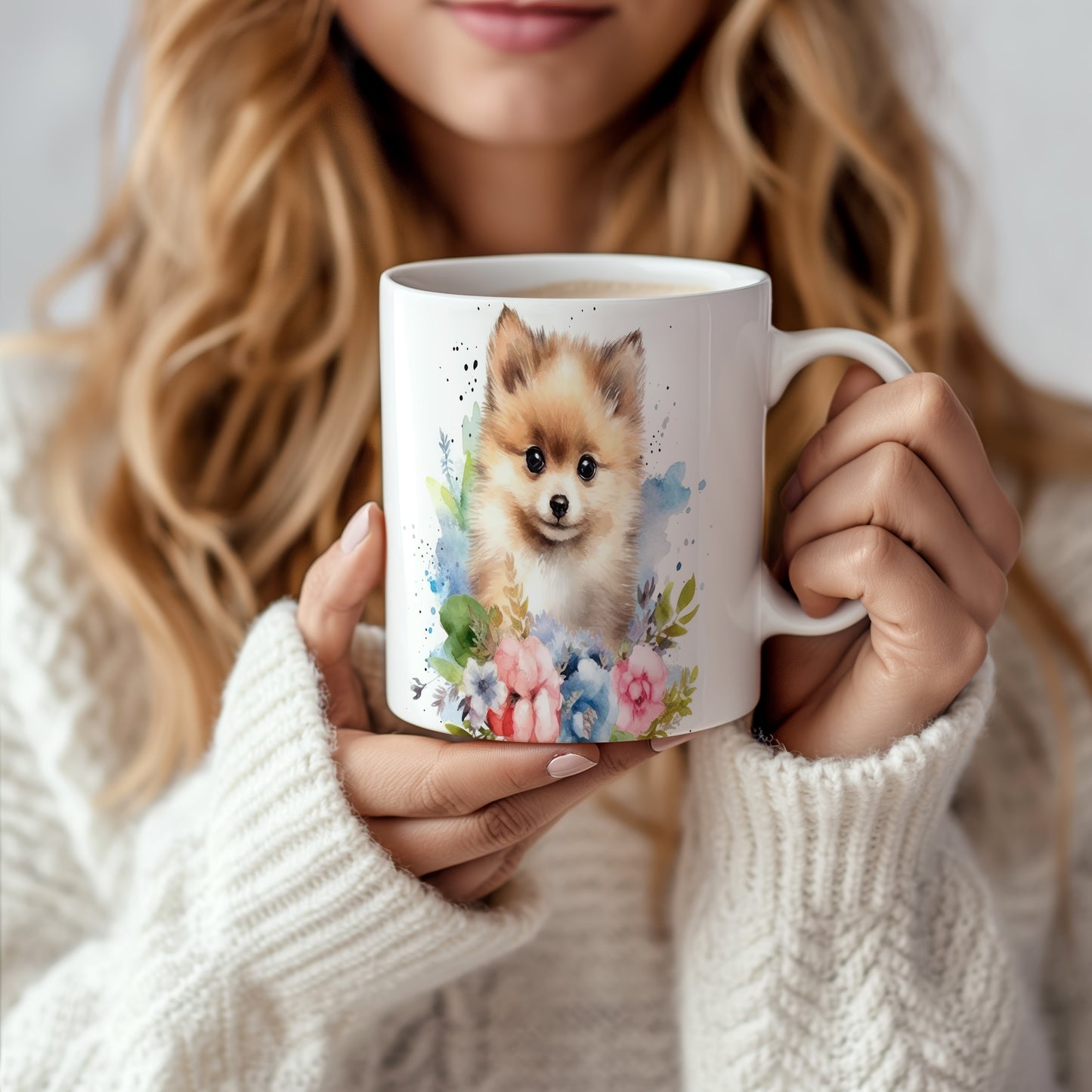 Hrnek s roztomilým pomeranianem a květinovým vzorem