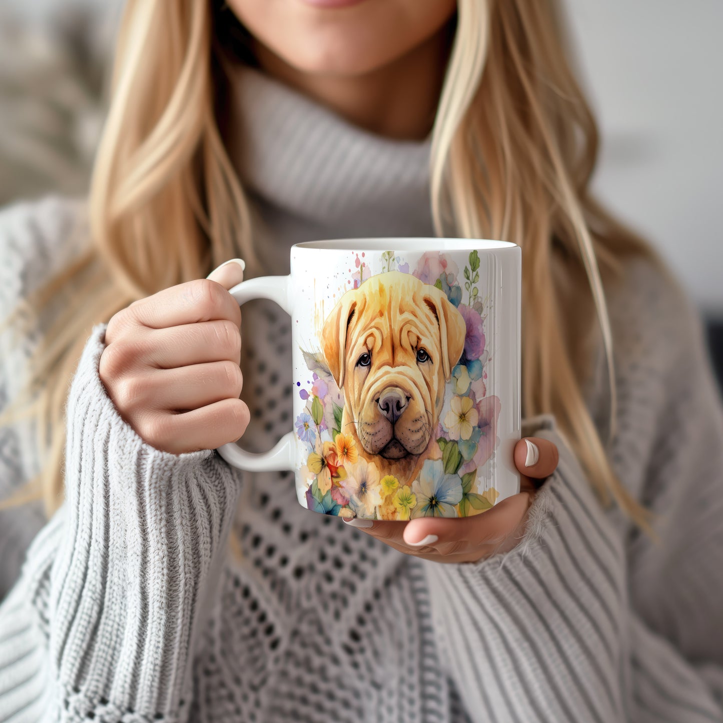Hrnek s ilustrací shar-pei obklopeného květinami