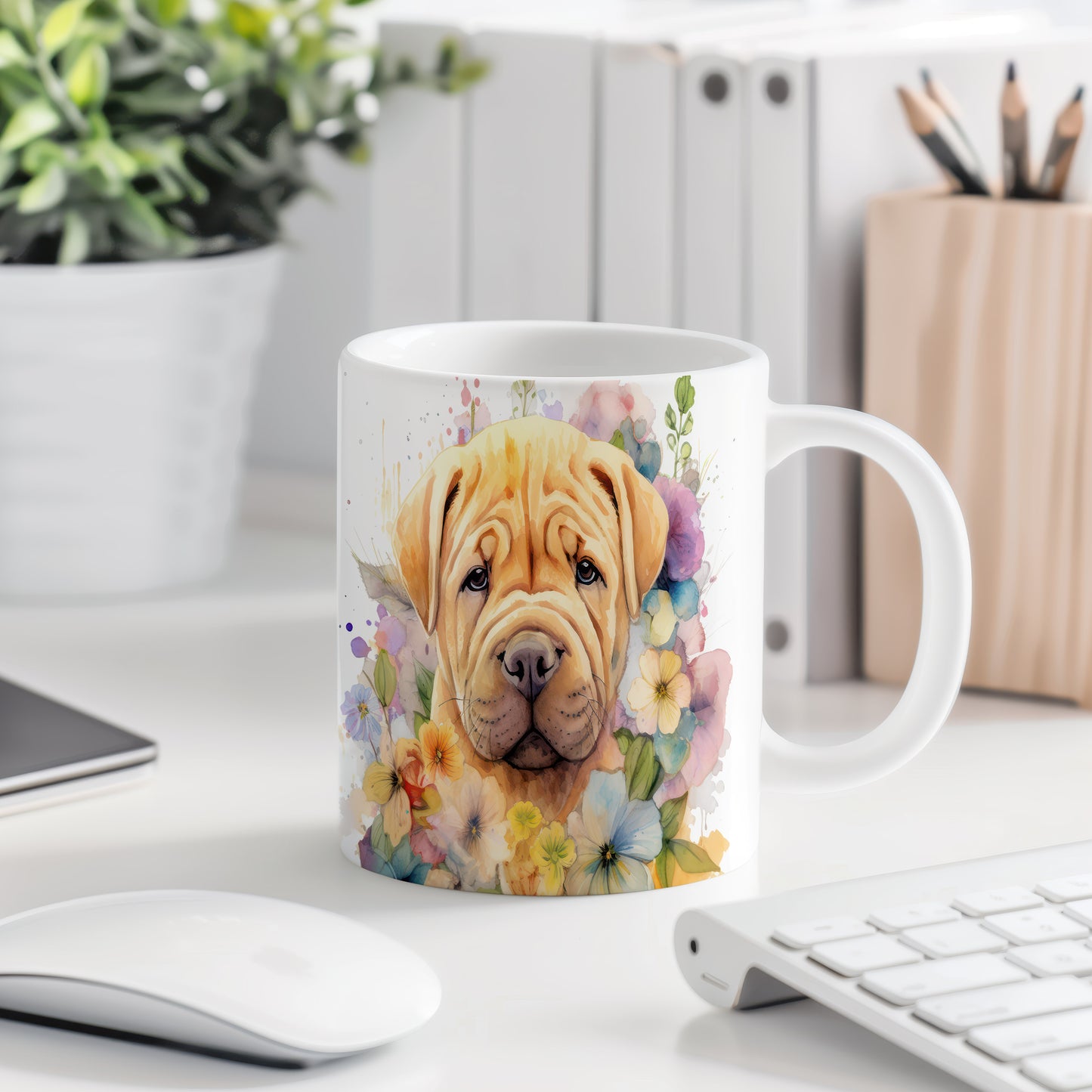 Hrnek s ilustrací shar-pei obklopeného květinami