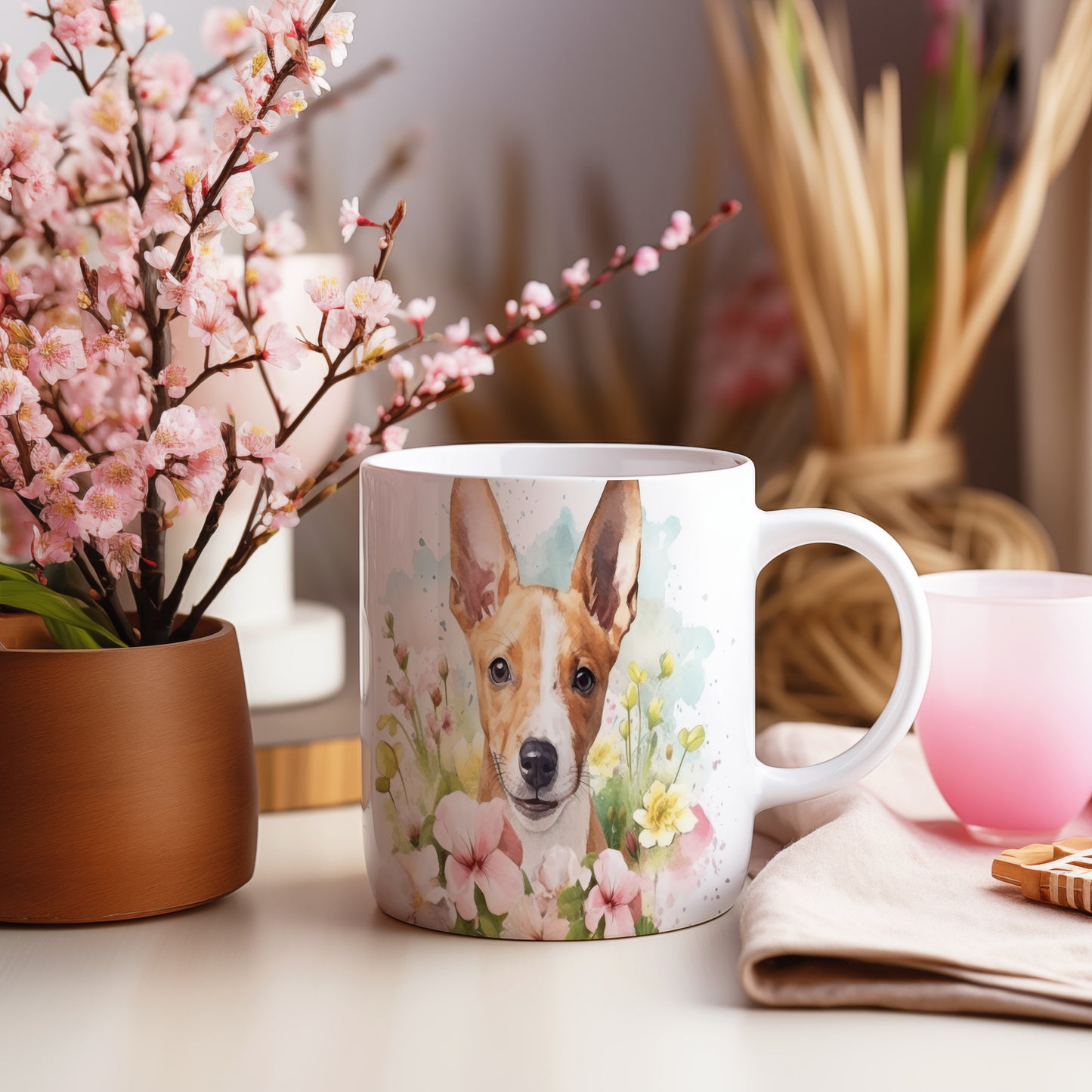 Hrnek s obrázkem basenji v květinovém motivu