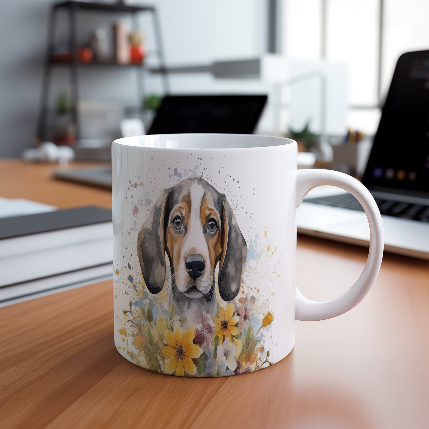 Hrnek s ilustrací beagle a květinami – originální dárek pro milovníky psů