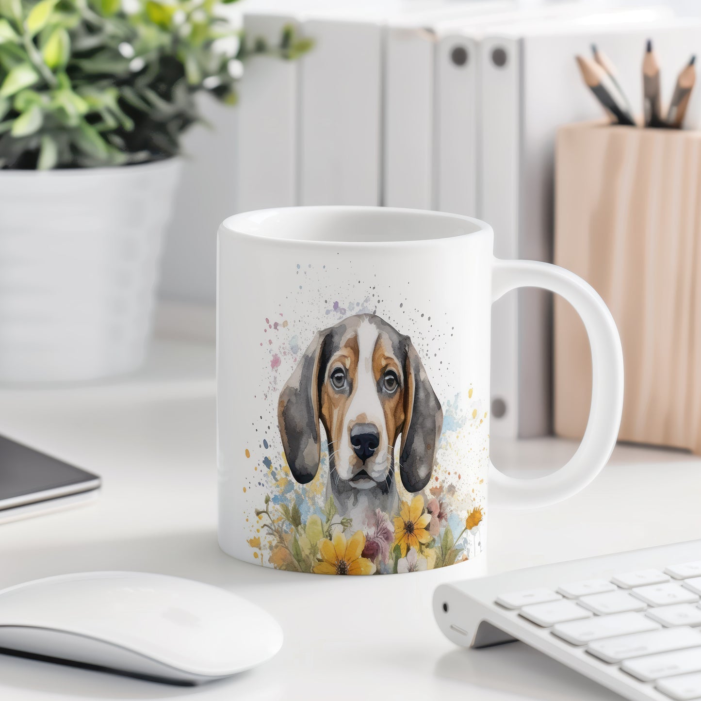 Hrnek s beagle a květinami