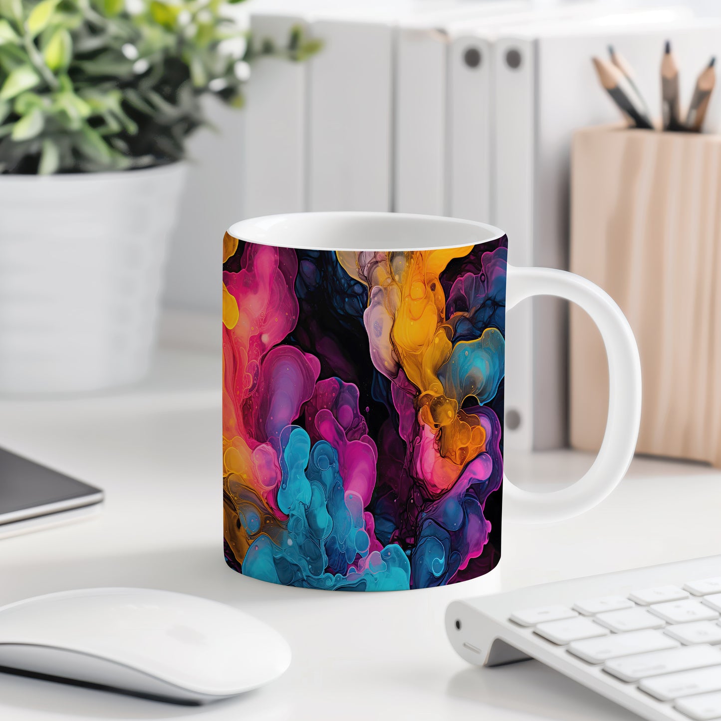 Barevný hrnek s abstraktním motivem – originální design pro každodenní použití