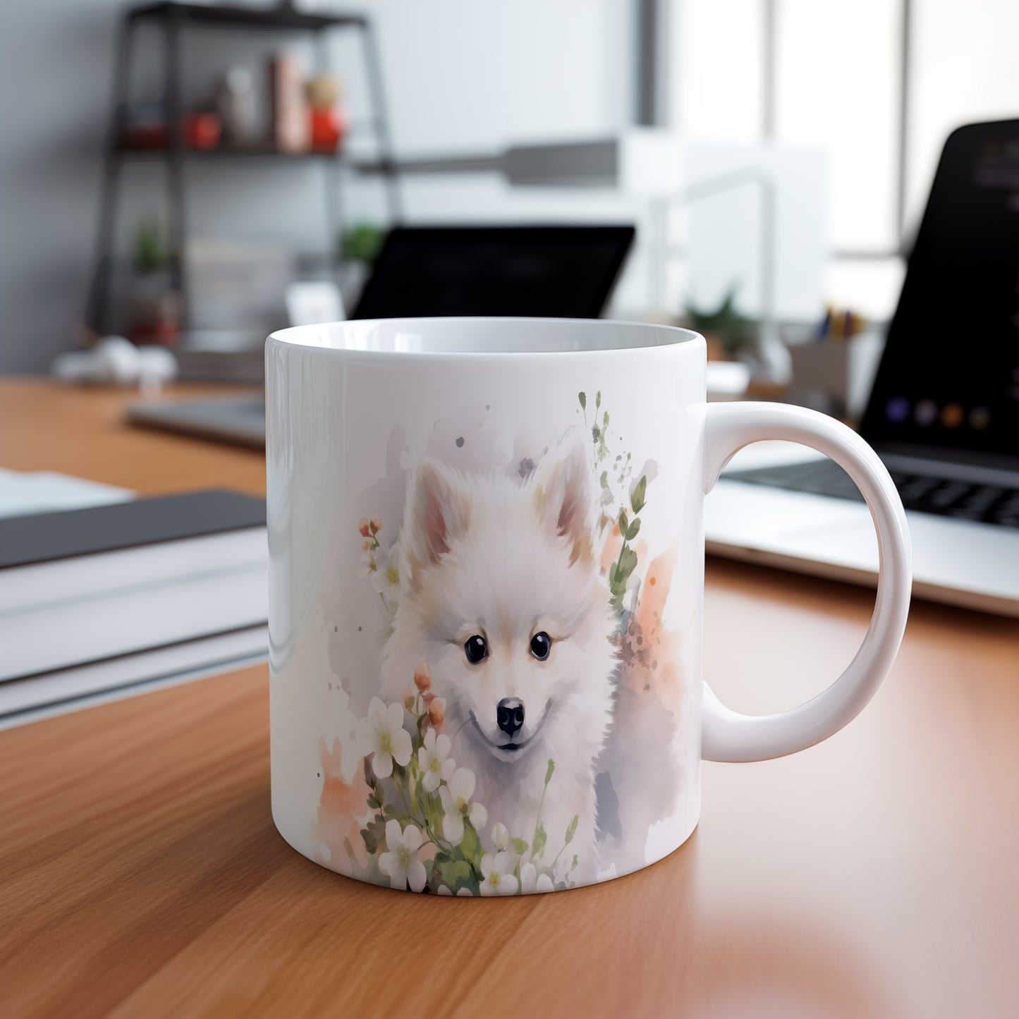 Hrnek s roztomilým pomeranianem a květinovým motivem